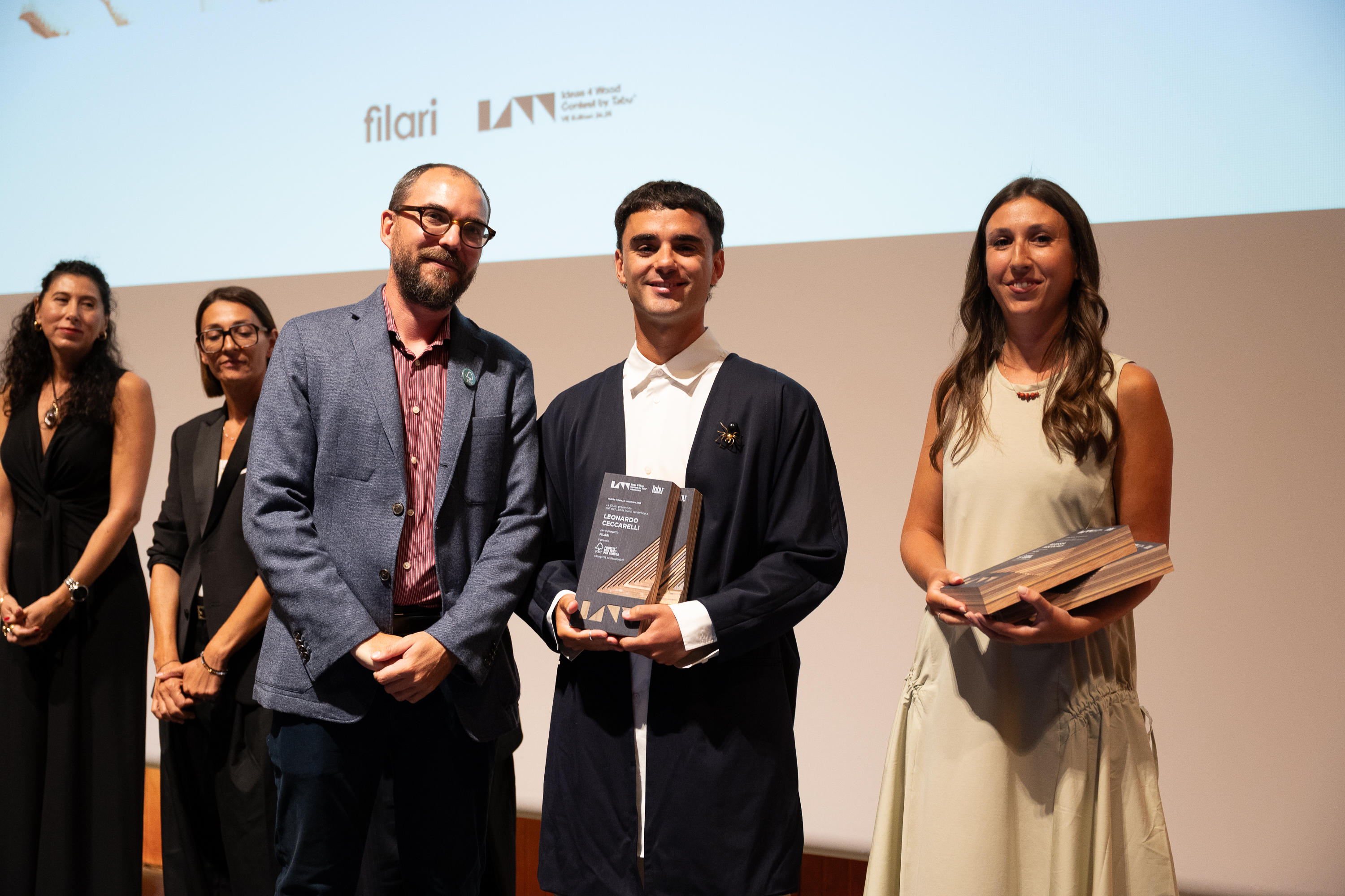 Leonardo Ceccarelli e Alessia Arcolaci premio TABU FSC Ideas 4 Wood